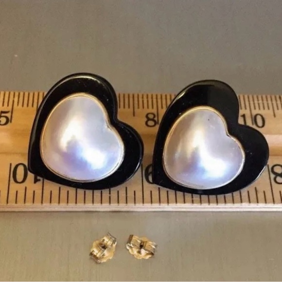 Heart Shaped Black Onyx with Mabe Pearl Center Earrings - Picture 2 of 6